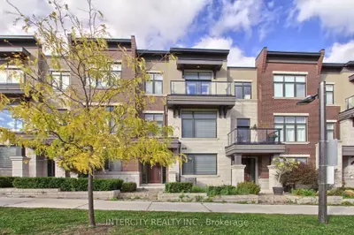 Att/Row/Townhouse in Vaughan
