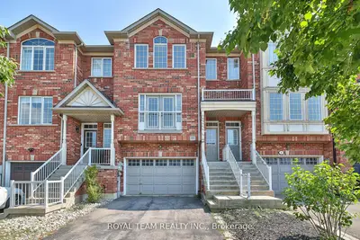 Att/Row/Townhouse in Vaughan
