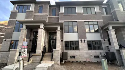 Att/Row/Townhouse in Richmond Hill