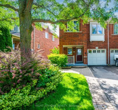 204 Burgess Crescent, Newmarket, On L3x 2t9