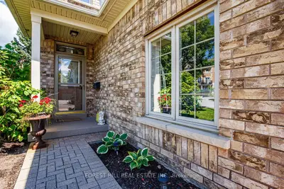 69 Louisbourg Way, Markham, On L6e 2a2