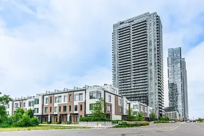 Common Element Condo in Vaughan