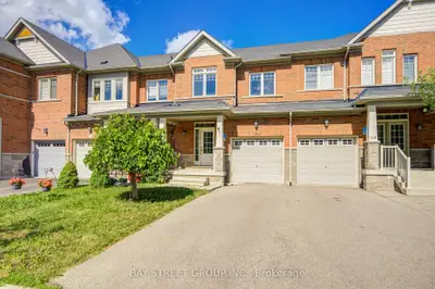 Att/Row/Townhouse in Richmond Hill