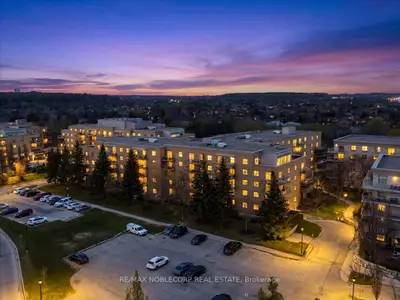 Condo Apartment in Vaughan