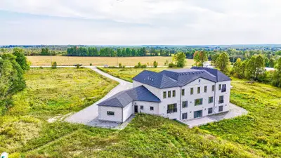 6196 Ravenshoe Road, Georgina, On L0e 1r0