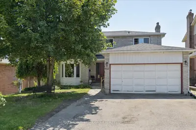 458 Chester Avenue, Newmarket, On L3y 6r7