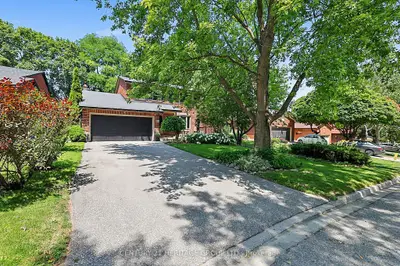 214 Lancaster Avenue, Newmarket, On L3y 5x2