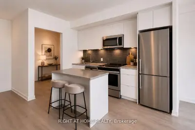 Condo Apartment in Richmond Hill