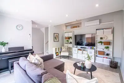 60 Springfair Avenue, Aurora, On L4g 3m2