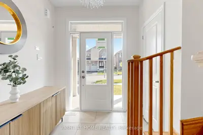 40 Ainslie Hill Crescent, Georgina, On L0e 1r0