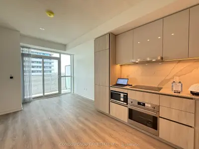 Condo Apartment in Vaughan