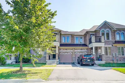 Att/Row/Townhouse in Markham