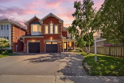 Att/Row/Townhouse in Aurora