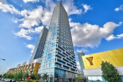 Condo Apartment in Vaughan