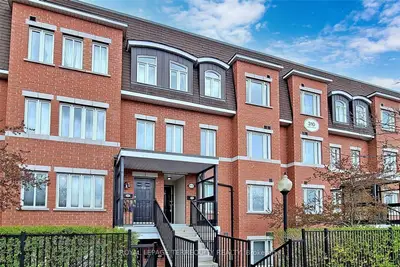 Condo Townhouse in Markham