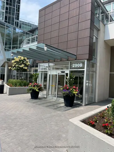 Condo Apartment in Vaughan
