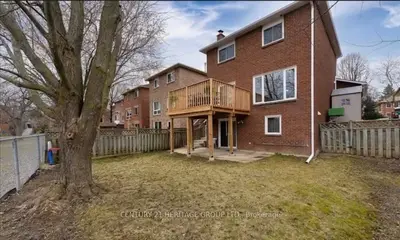37 April Gardens N Bsmt, Aurora, On L4g 4r7