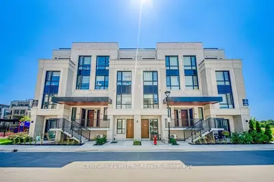 Condo Townhouse in Richmond Hill