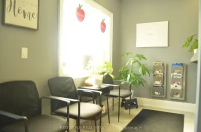 71 Main Street S, Newmarket, On L3y 3y5