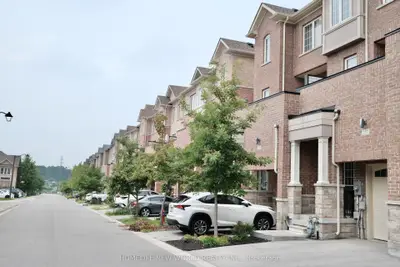 257 Harding Park Street, Newmarket, On L3y 0e1