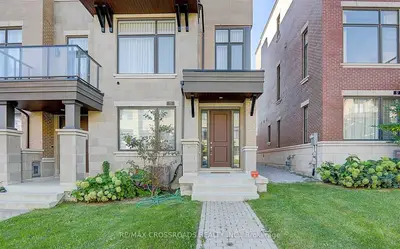 Att/Row/Townhouse in Vaughan