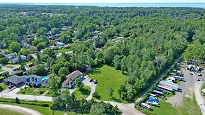 76 Market Street, Georgina, On L0e 1r0