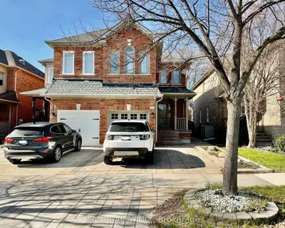 Semi-Detached in Aurora