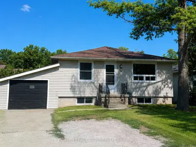 11 Jackson's Point Avenue, Georgina, On L0e 1l0
