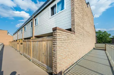 301 Milestone Crescent, Aurora, On L4g 3m2