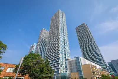 Condo Apartment in Vaughan