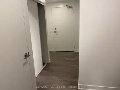 Condo Apartment in Vaughan