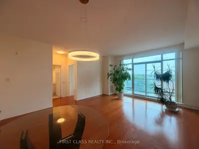 Condo Apartment in Richmond Hill
