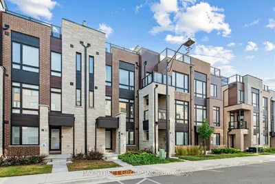 Att/Row/Townhouse in Richmond Hill