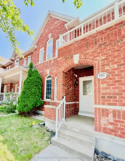 Att/Row/Townhouse in Markham