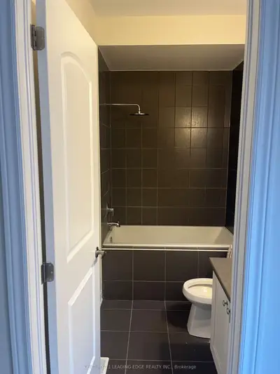 23 Boland Court 1 Bdrm Upper Level, Aurora, On L4g 0w6