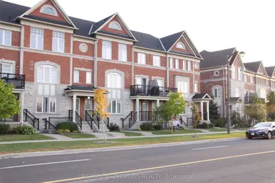Condo Townhouse in Markham