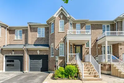 Att/Row/Townhouse in Vaughan