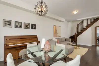 Condo Apartment in Vaughan