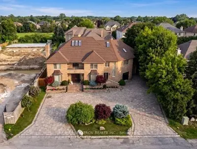 166 Arnold Avenue, Vaughan, On L4j 1b7