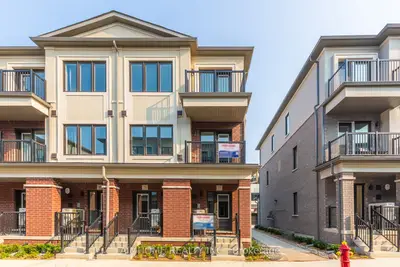 Condo Townhouse in Richmond Hill