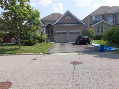 31 Kaitlin Drive Room, Richmond Hill, On L4e 3w6