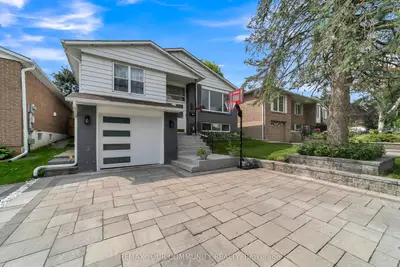 210 Currey Crescent, Newmarket, On L3y 5m9