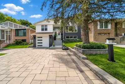 210 Currey Crescent, Newmarket, On L3y 5m9