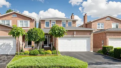 18 Richbell Street, Vaughan, On L4j 5w4