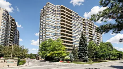 Condo Apartment in Richmond Hill