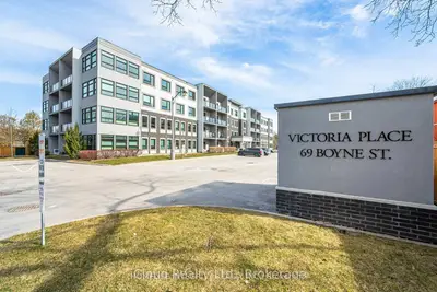 Condo Apartment in New Tecumseth