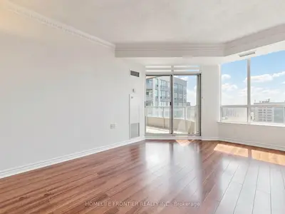Condo Apartment in Richmond Hill