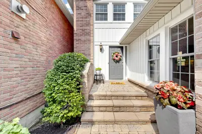 16 Rosemead Close, Markham, On L3r 3z3