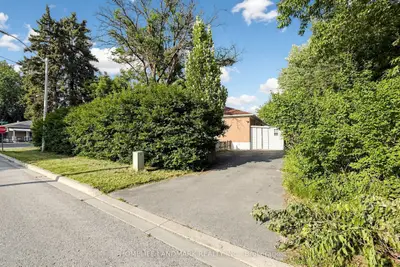 212 Beechy Drive, Richmond Hill, On L4c 2x7