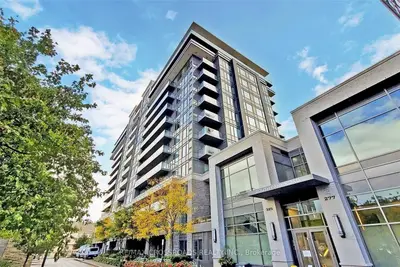 325 South Park Road 906, Markham, On L3t 0b8